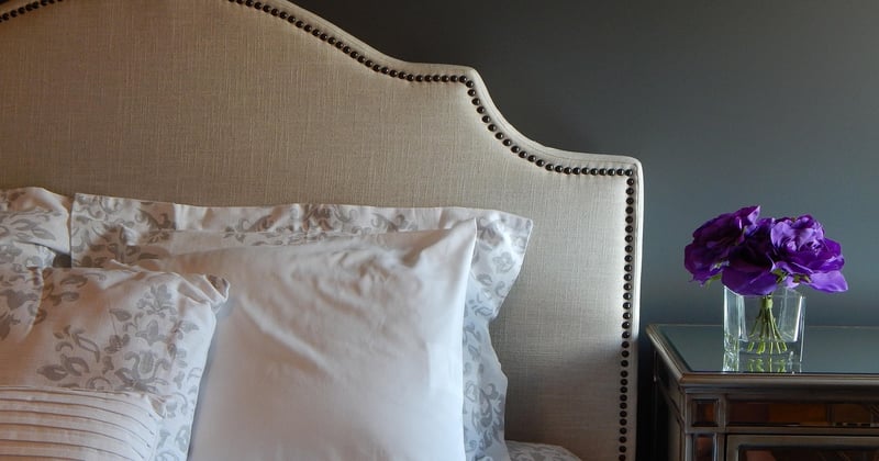 Créez votre tête de lit personnalisée en DIY : nos idées et astuces