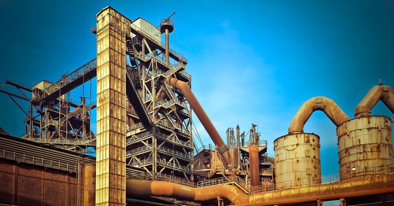 Comment recycler de vieux meubles en déco industrielle tendance