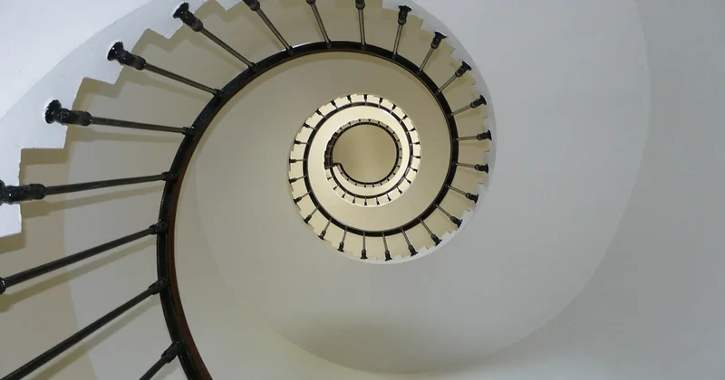 Quelles sont les idées de rangement pour sous un escalier ?